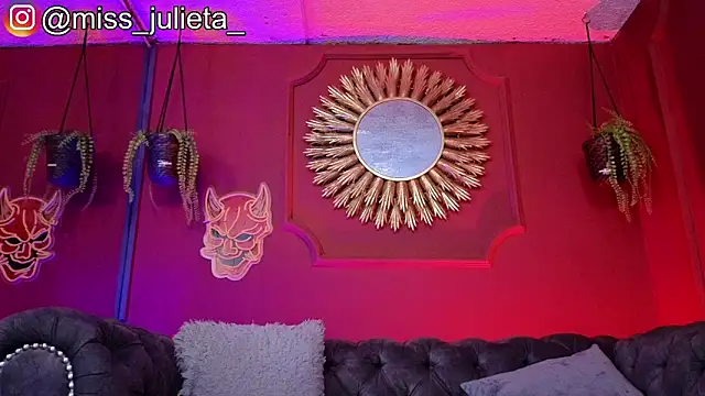 Julieta Russell online show from June 2, 2026, 11:54 am
