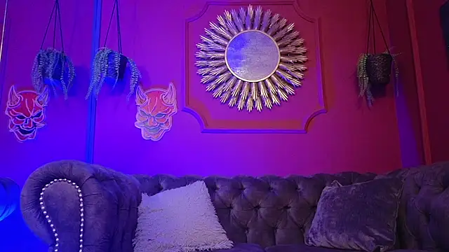 Julieta Russell online show from February 7, 2026, 12:02 pm