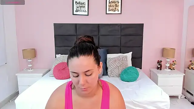 Snapshot of MadisonJenner chatting on November 14, 2025, 11:25 am MadisonJenner online show from November 14, 2025, 11:25 am