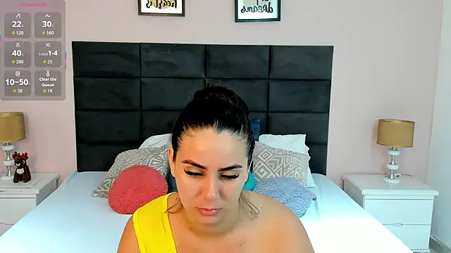 MadisonJenner online show from November 26, 2025, 11:21 am