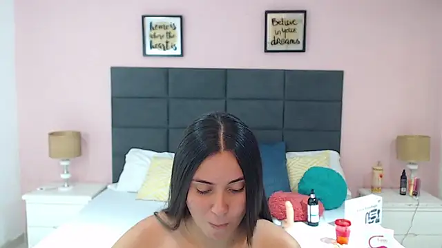 Snapshot of MadisonJenner chatting on March 9, 2025, 2:21 pm MadisonJenner online show from March 9, 2025, 2:21 pm