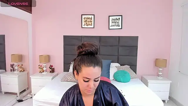 MadisonJenner online show from November 29, 2025, 12:49 pm