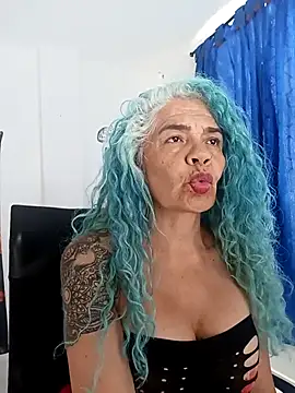 freyadevil333 online show from December 5, 2025, 6:39 pm