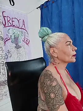 freyadevil333 online show from June 4, 2026, 12:10 pm