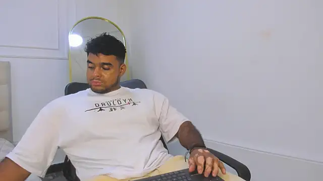 Snapshot of Big_furry_bear13 chatting on February 5, 2026, 3:52 pm Big furry bear13 online show from February 5, 2026, 3:52 pm