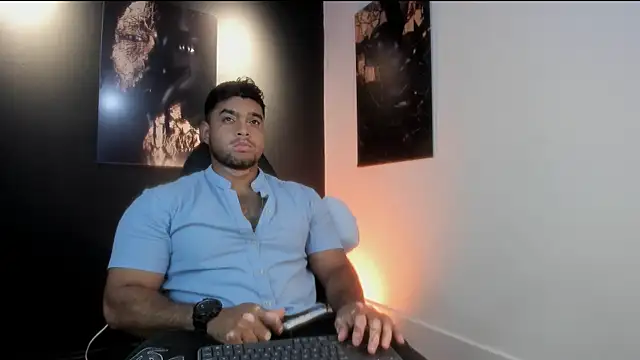 Snapshot of Big_furry_bear13 chatting on October 25, 2025, 4:44 am Big furry bear13 online show from October 25, 2025, 4:44 am