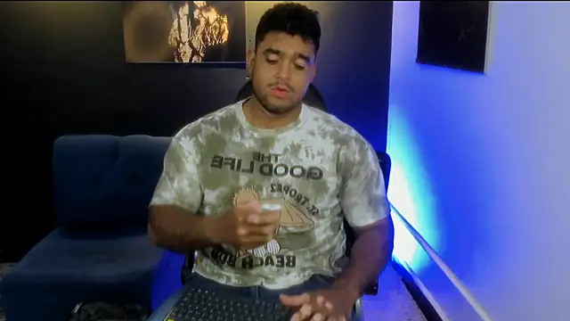 Snapshot of Big_furry_bear13 chatting on November 5, 2025, 4:26 am Big furry bear13 online show from November 5, 2025, 4:26 am