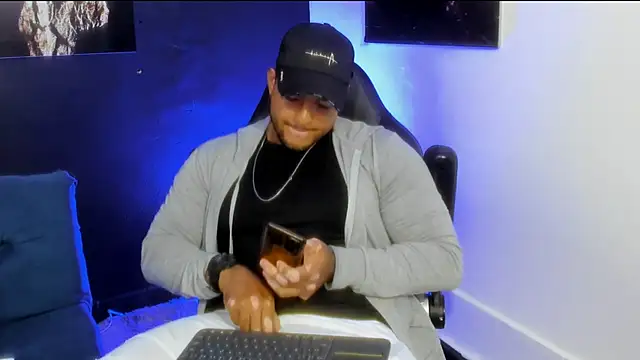 Snapshot of Big_furry_bear13 chatting on November 13, 2025, 1:04 pm Big furry bear13 online show from November 13, 2025, 1:04 pm