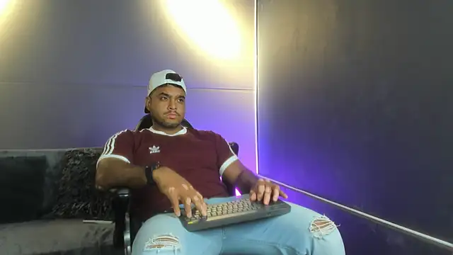 Snapshot of Big_furry_bear13 chatting on December 23, 2025, 8:02 am Big furry bear13 online show from December 23, 2025, 8:02 am