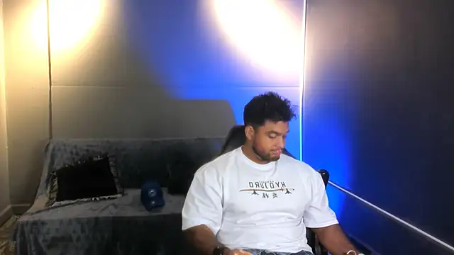 Snapshot of Big_furry_bear13 chatting on December 16, 2025, 5:33 am Big furry bear13 online show from December 16, 2025, 5:33 am