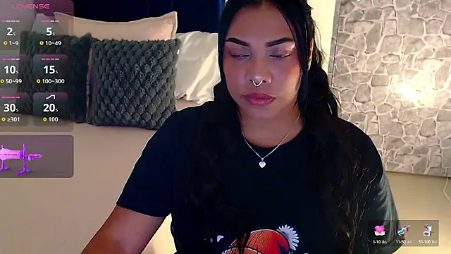 Snapshot of angela_santana_ chatting on October 16, 2025, 11:35 pm angela santana online show from October 16, 2025, 11:35 pm