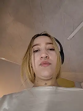 MollyCruz online show from December 19, 2025, 10:28 am