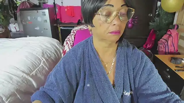 Mrs mommy  online show from November 16, 2025, 3:06 pm