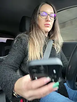 Snapshot of HotXMom chatting on December 15, 2025, 7:03 am HotXMom online show from December 15, 2025, 7:03 am