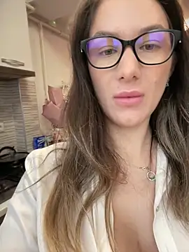 HotXMom online show from February 5, 2026, 7:15 am