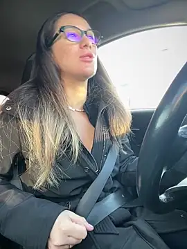 HotXMom online show from April 11, 2026, 4:53 am