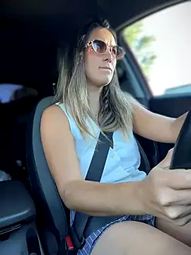 Snapshot of HotXMom chatting on September 21, 2025, 2:11 pm HotXMom online show from September 21, 2025, 2:11 pm