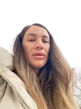 Snapshot of HotXMom chatting on November 6, 2025, 7:01 am HotXMom online show from November 6, 2025, 7:01 am