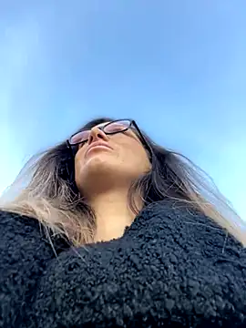 Snapshot of HotXMom chatting on October 31, 2025, 5:59 am HotXMom online show from October 31, 2025, 5:59 am