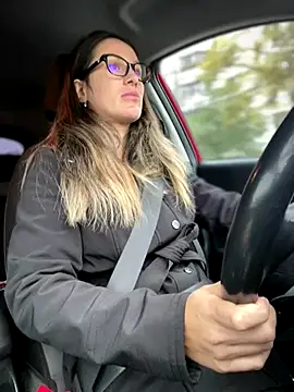 Snapshot of HotXMom chatting on November 4, 2025, 6:39 am HotXMom online show from November 4, 2025, 6:39 am