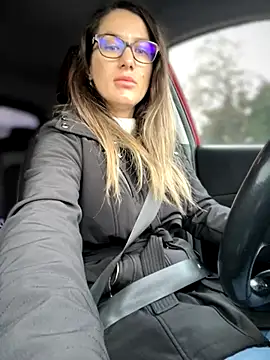 Snapshot of HotXMom chatting on November 18, 2025, 6:50 am HotXMom online show from November 18, 2025, 6:50 am