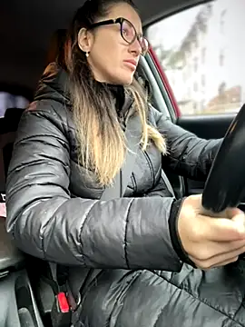 Snapshot of HotXMom chatting on November 19, 2025, 6:46 am HotXMom online show from November 19, 2025, 6:46 am