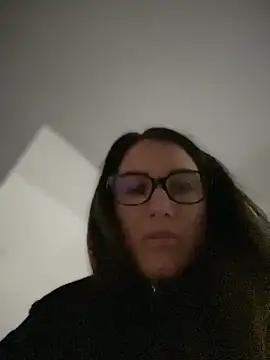 Snapshot of HotXMom chatting on November 14, 2025, 6:50 am HotXMom online show from November 14, 2025, 6:50 am