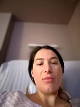 Snapshot of HotXMom chatting on October 23, 2025, 5:39 am HotXMom online show from October 23, 2025, 5:39 am