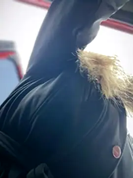 Snapshot of HotXMom chatting on November 10, 2025, 7:02 am HotXMom online show from November 10, 2025, 7:02 am