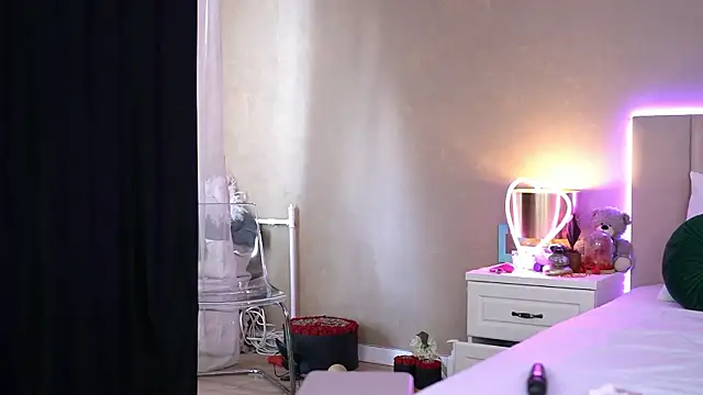 EvellineClaire online show from March 25, 2026, 12:26 pm