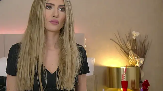 Snapshot of EvellineClaire chatting on March 18, 2025, 7:33 am EvellineClaire online show from March 18, 2025, 7:33 am