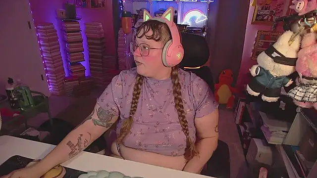 FatVeronica online show from June 25, 2026, 5:07 pm