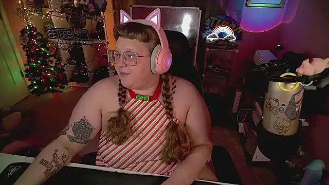 Snapshot of FatVeronica chatting on December 16, 2025, 8:18 am FatVeronica online show from December 16, 2025, 8:18 am