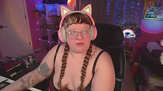FatVeronica online show from February 5, 2026, 2:02 pm