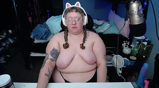 Snapshot of FatVeronica chatting on February 12, 2025, 7:02 pm FatVeronica online show from February 12, 2025, 7:02 pm