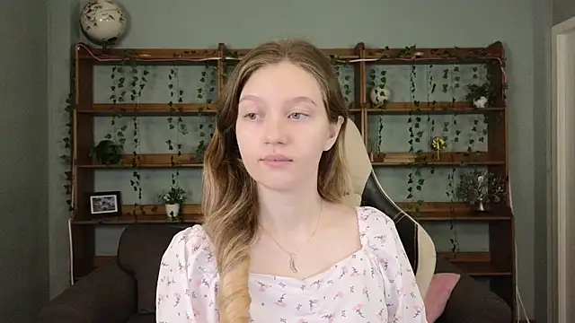 Snapshot of Ksuhesa chatting on December 19, 2025, 1:09 am Ksuhesa online show from December 19, 2025, 1:09 am