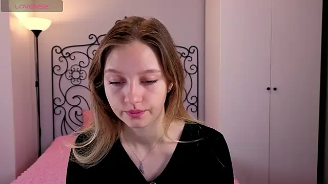 Snapshot of Ksuhesa chatting on November 2, 2025, 2:05 am Ksuhesa online show from November 2, 2025, 2:05 am