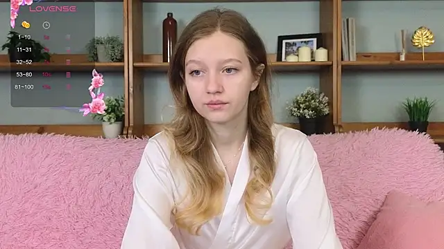 Snapshot of Ksuhesa chatting on November 25, 2025, 1:17 am Ksuhesa online show from November 25, 2025, 1:17 am