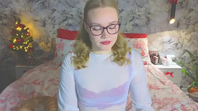 Aurora Golden1 online show from December 17, 2025, 4:34 pm