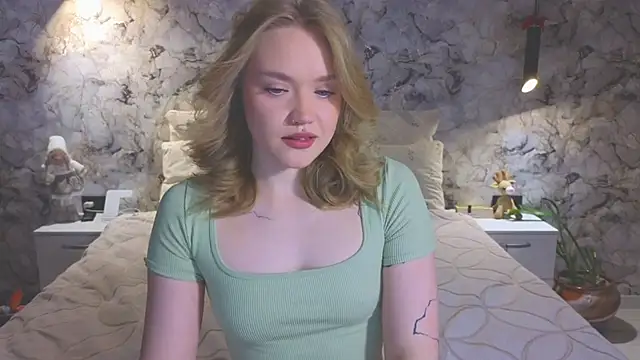 Snapshot of Aurora_Golden1 chatting on May 3, 2026, 9:40 pm Aurora Golden1 online show from May 3, 2026, 9:40 pm