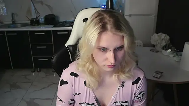 MertyXX online show from April 16, 2026, 9:04 pm