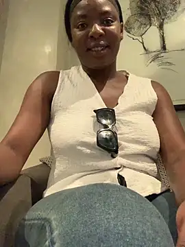 Snapshot of Ass-Queen chatting on December 17, 2025, 11:26 am Ass-Queen online show from December 17, 2025, 11:26 am