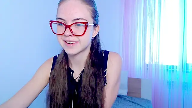 Sarah HS online show from November 11, 2025, 3:56 am