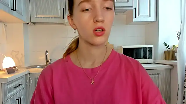 Snapshot of leslie_my_lovee chatting on July 14, 2026, 2:01 pm leslie my lovee online show from July 14, 2026, 2:01 pm