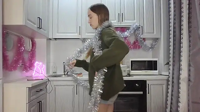 Snapshot of leslie_my_lovee chatting on December 21, 2024, 8:10 pm leslie my lovee online show from December 21, 2024, 8:10 pm