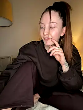 Snapshot of Sugarlina chatting on December 16, 2025, 11:09 pm Sugarlina online show from December 16, 2025, 11:09 pm