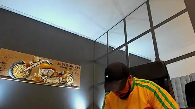 Snapshot of AronGrant chatting on November 15, 2025, 9:46 am AronGrant online show from November 15, 2025, 9:46 am