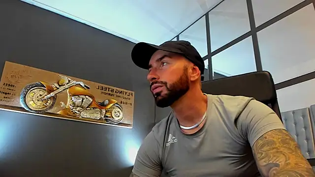 Snapshot of AronGrant chatting on October 24, 2025, 9:19 am AronGrant online show from October 24, 2025, 9:19 am