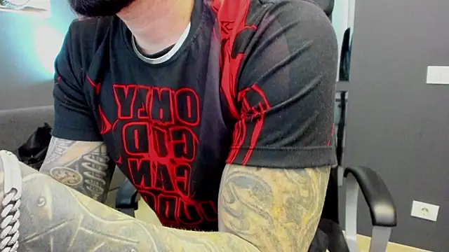 Snapshot of AronGrant chatting on October 26, 2025, 10:37 am AronGrant online show from October 26, 2025, 10:37 am