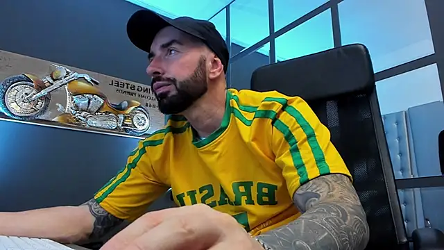 Snapshot of AronGrant chatting on November 12, 2025, 11:03 am AronGrant online show from November 12, 2025, 11:03 am